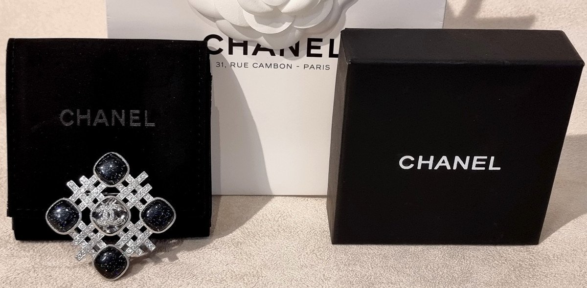 Chanel Broche Cristal Et Verre Pailleté -photo-3