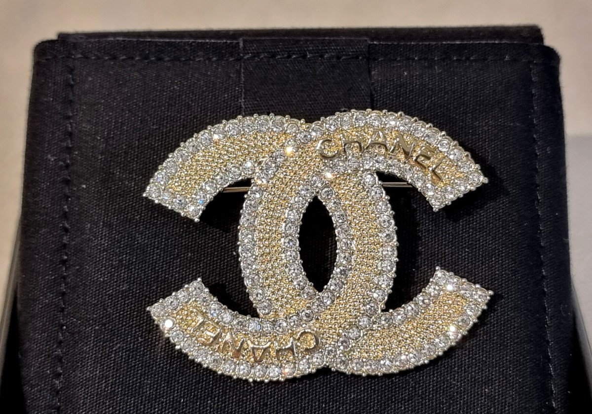 Chanel Broche Métal Doré Et Cristal -photo-3