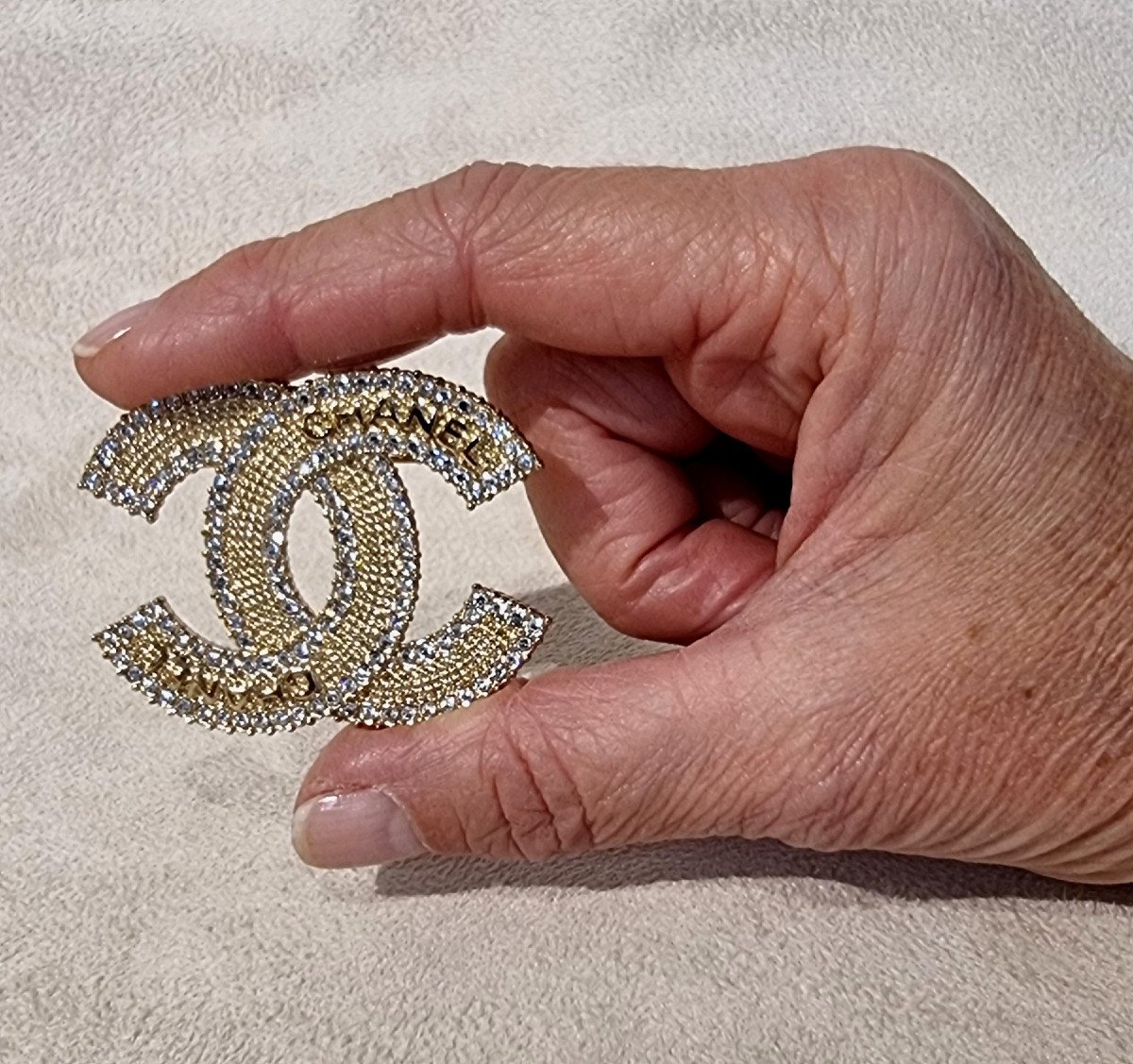 Chanel Broche Métal Doré Et Cristal -photo-4