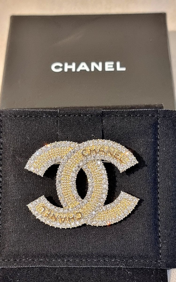 Chanel Broche Métal Doré Et Cristal 