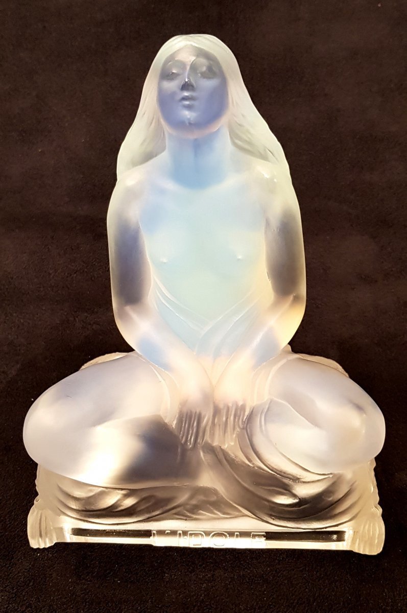 Sabino Paris Art Deco Opalescent Glass Idol Statuette 1930 -photo-1