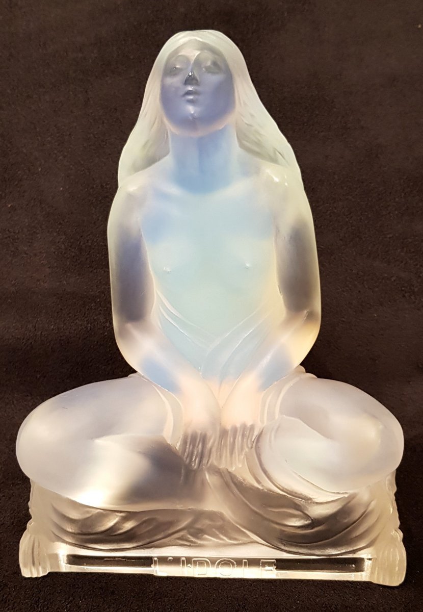 Sabino Paris Art Deco Opalescent Glass Idol Statuette 1930 