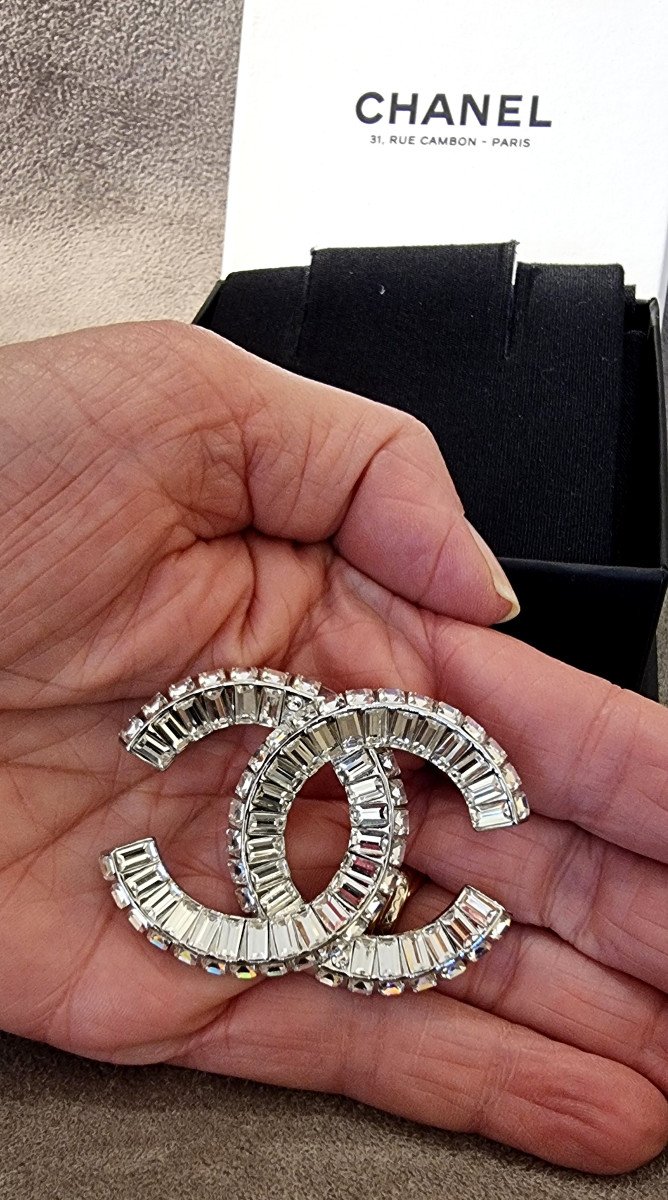 Chanel Broche Cristal CC