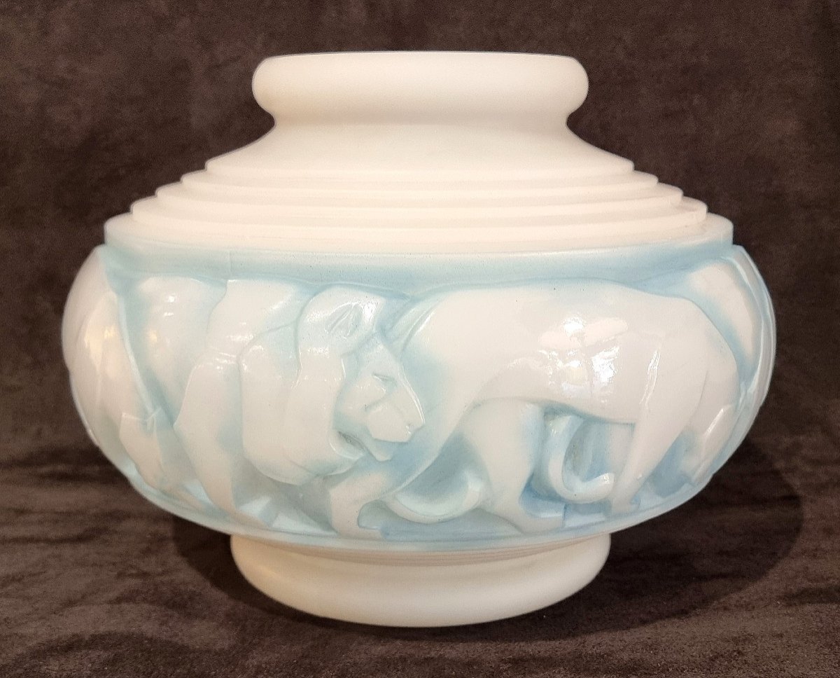 Pierre d'Avesn Lions Vase Lionesses Art Deco 1930 White Glass With Blue Patina-photo-3