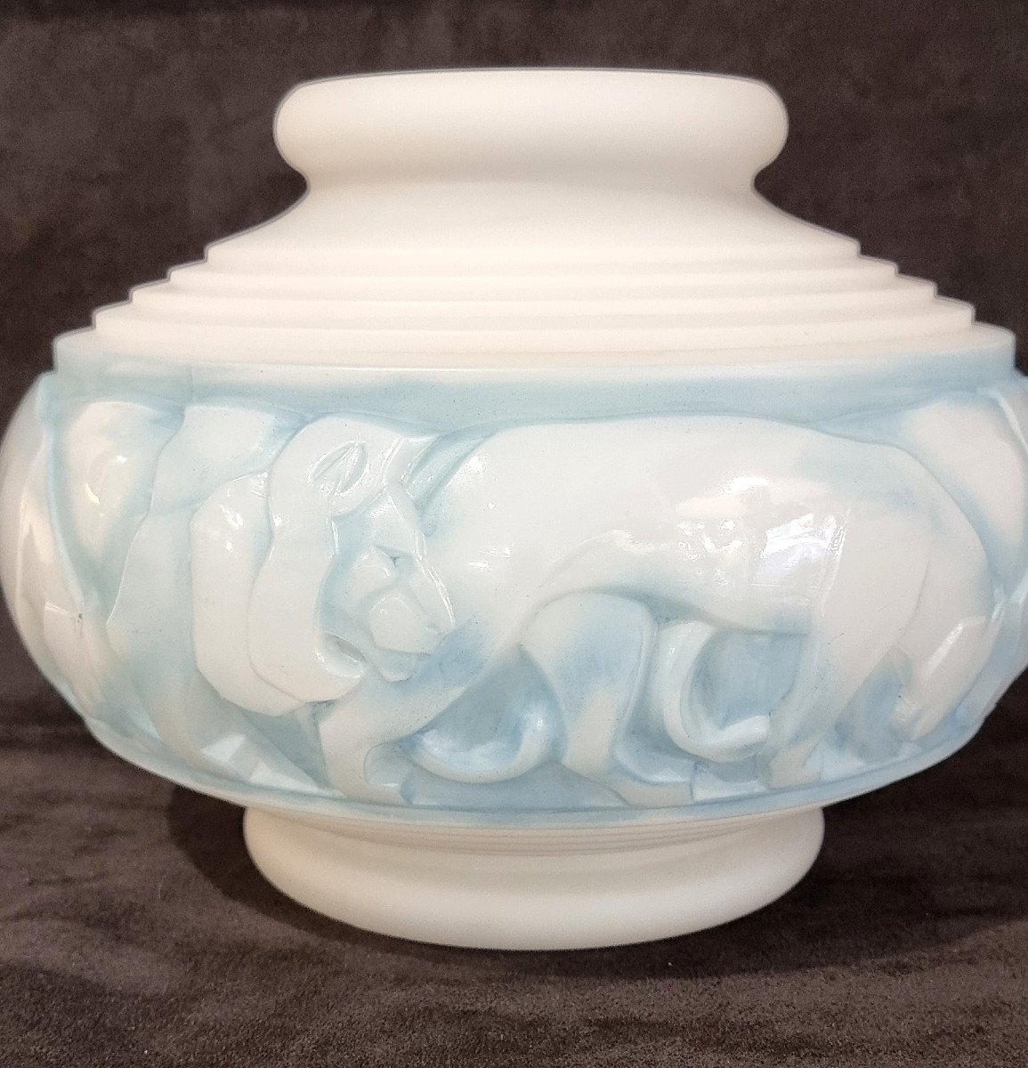 Pierre d'Avesn Lions Vase Lionesses Art Deco 1930 White Glass With Blue Patina-photo-4