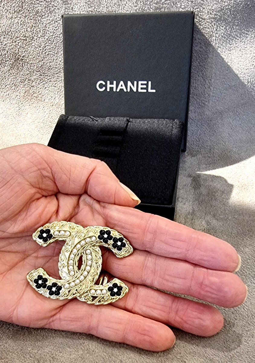 Chanel Black And White Pearl Brooch  -photo-3
