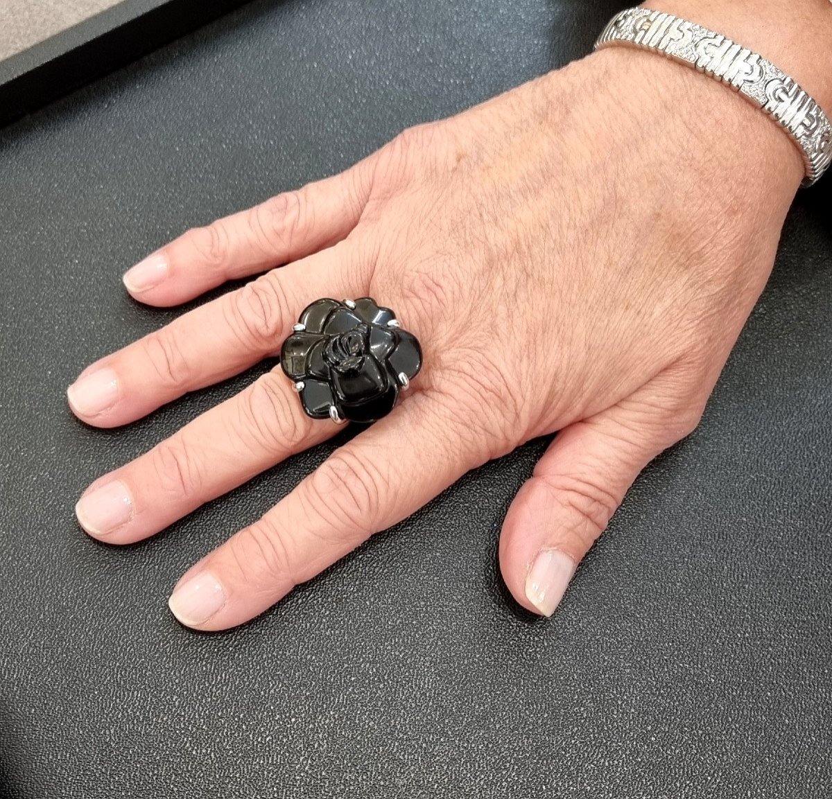 Chanel Camélia Ring Large Model White Gold & Onyx-photo-3