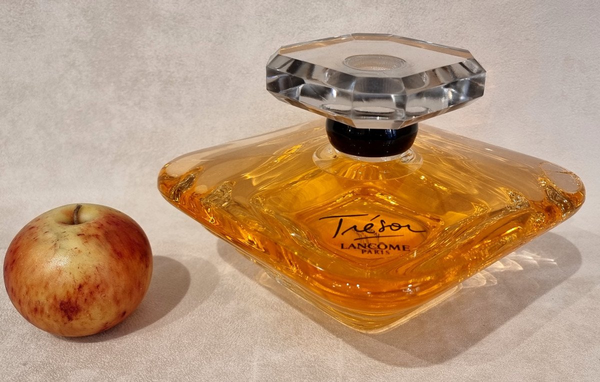 Lancôme Giant Trésor Perfume Bottle -photo-3