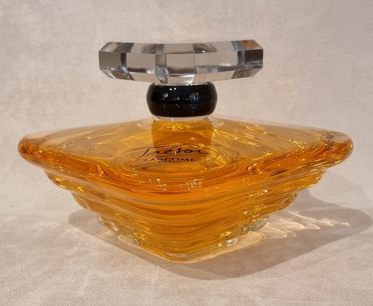 Lancôme Giant Trésor Perfume Bottle -photo-4