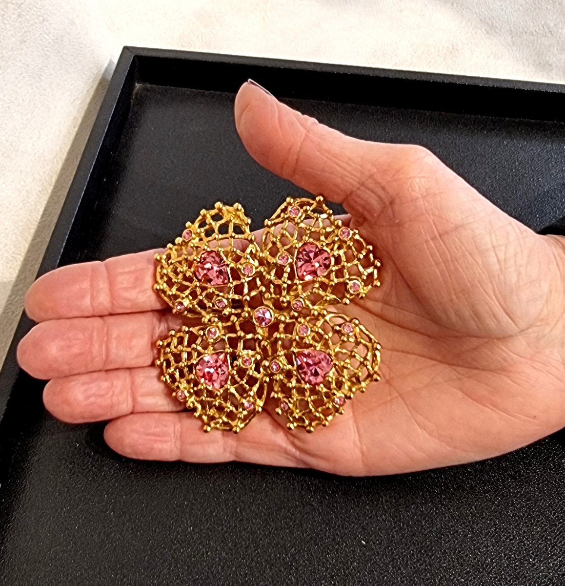 Ysl Yves Saint Laurent Important Gold Metal And Pink Crystal Pendant Brooch-photo-2