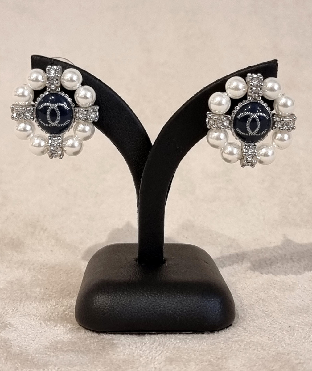 Chanel Paire De Boucles d'Oreilles Perles De Verre Cristal & Résine Noire