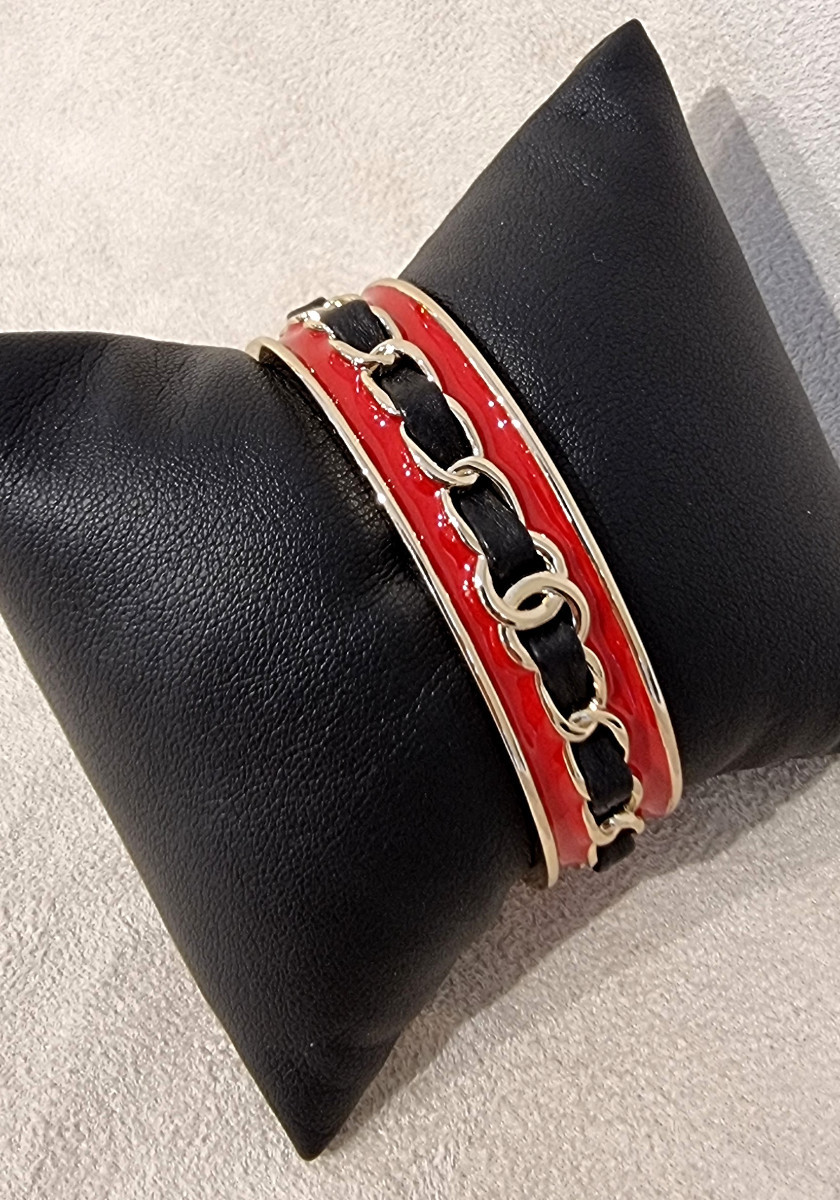 Chanel Bracelet émail Rouge  Cuir Noir & Métal Doré-photo-3