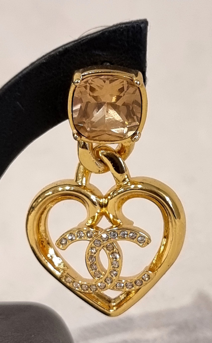 CHANEL BOUCLES D'OREILLES COEURS PENDANTS -photo-2