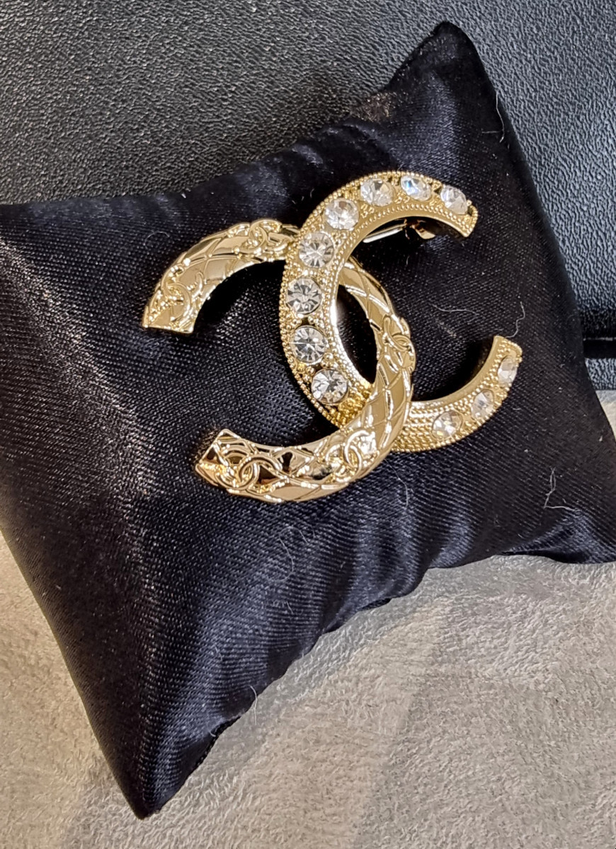 CHANEL BROCHE Double CC Métal doré et cristal -photo-2
