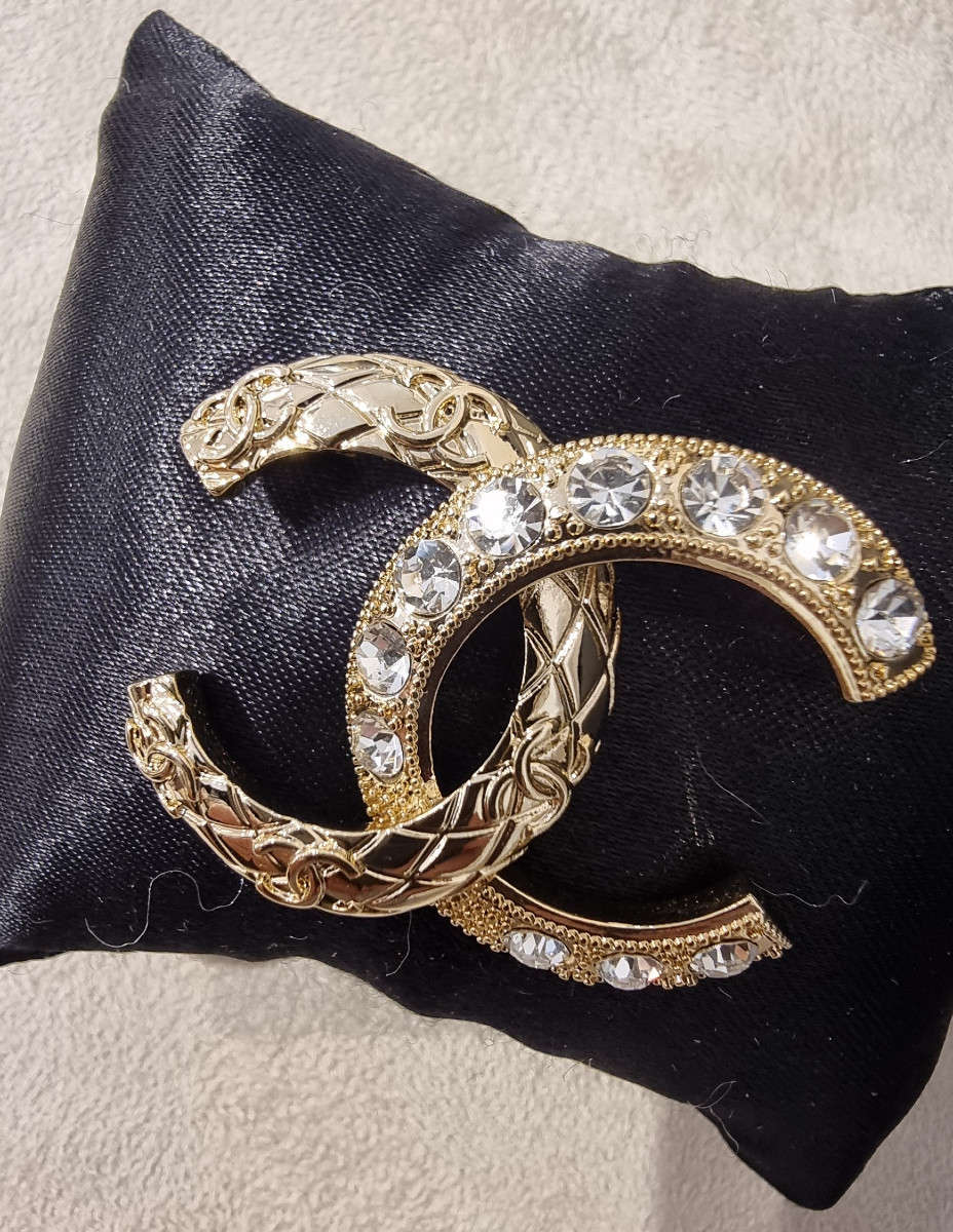 CHANEL BROCHE Double CC Métal doré et cristal -photo-4