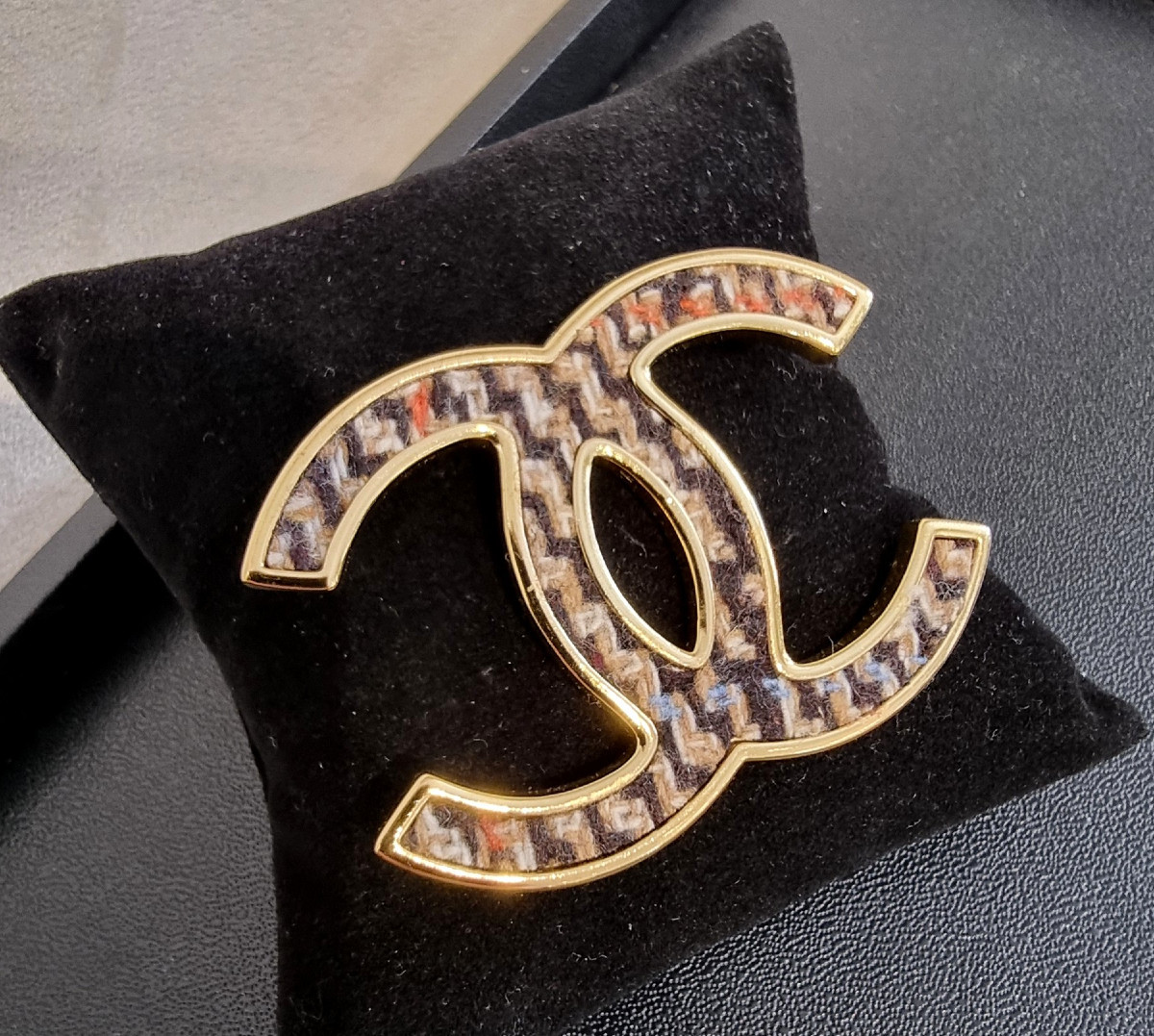 Chanel Tweed Double Cc Brooch-photo-4