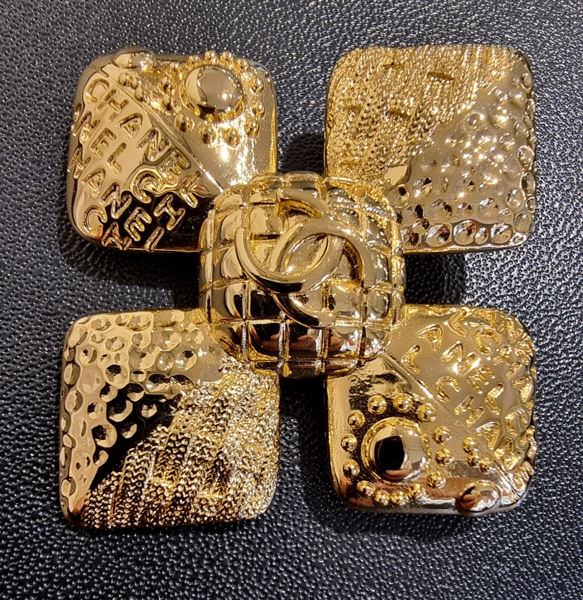 CHANEL BROCHE Dorée -photo-2