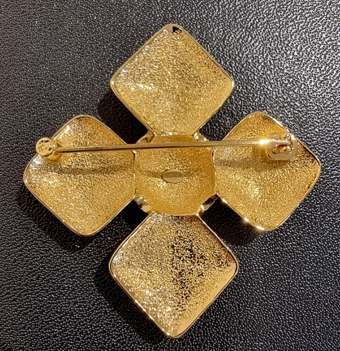 CHANEL BROCHE Dorée -photo-4