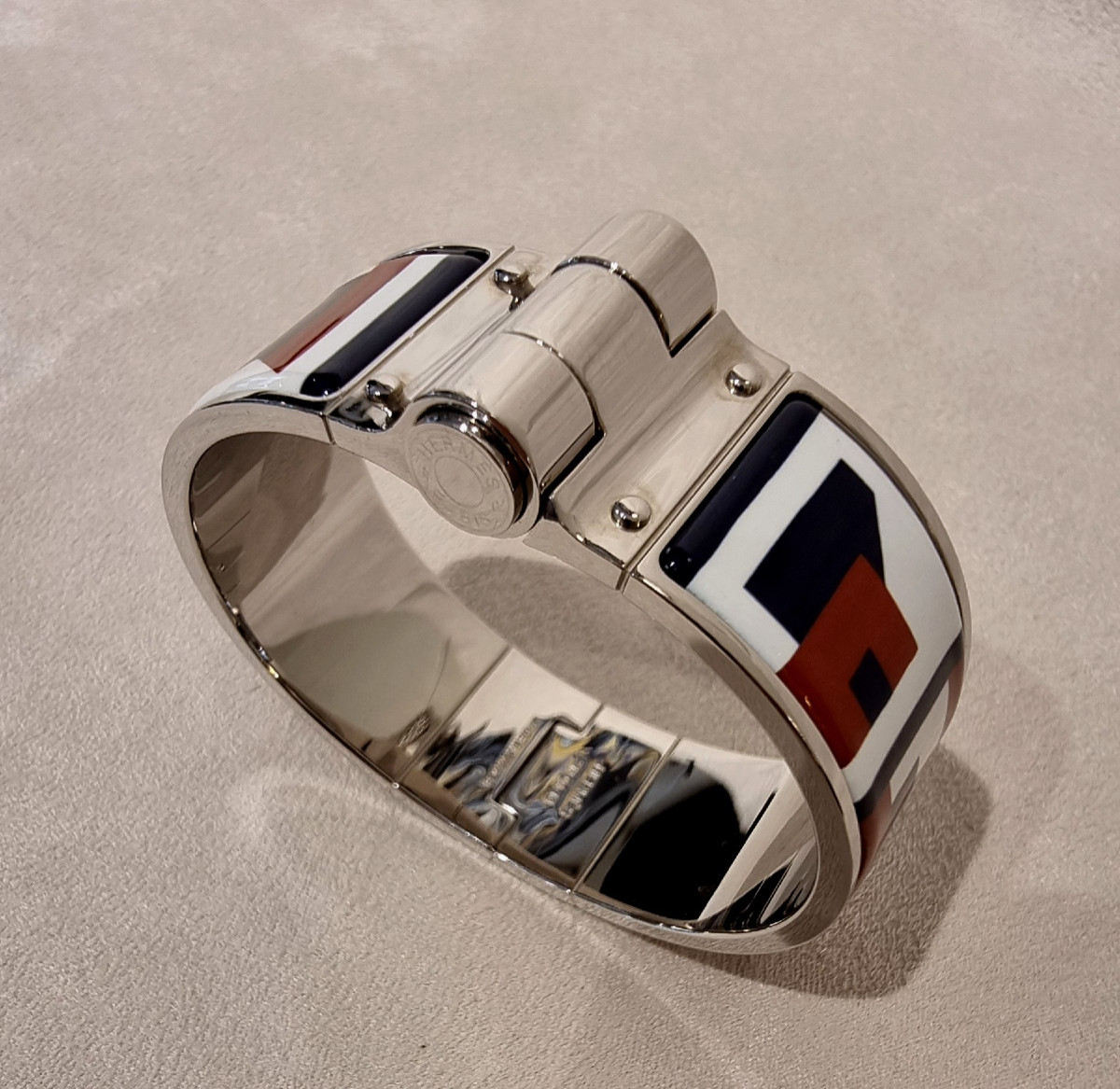 Hermès Hinge Bracelet In Palladium Silver & Enamel
