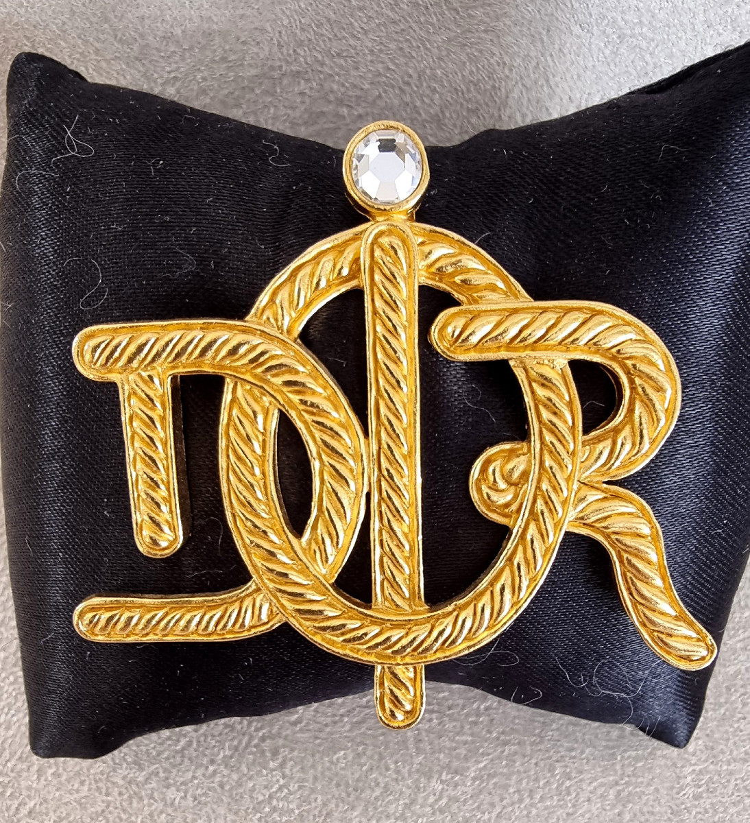  Christian Dior Broche Doré & Cristal