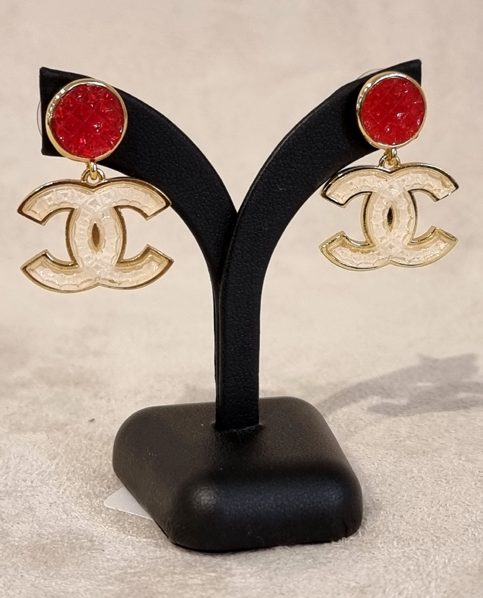 CHANEL PAIRE DE BOUCLES D'OREILLES Pendants Double CC