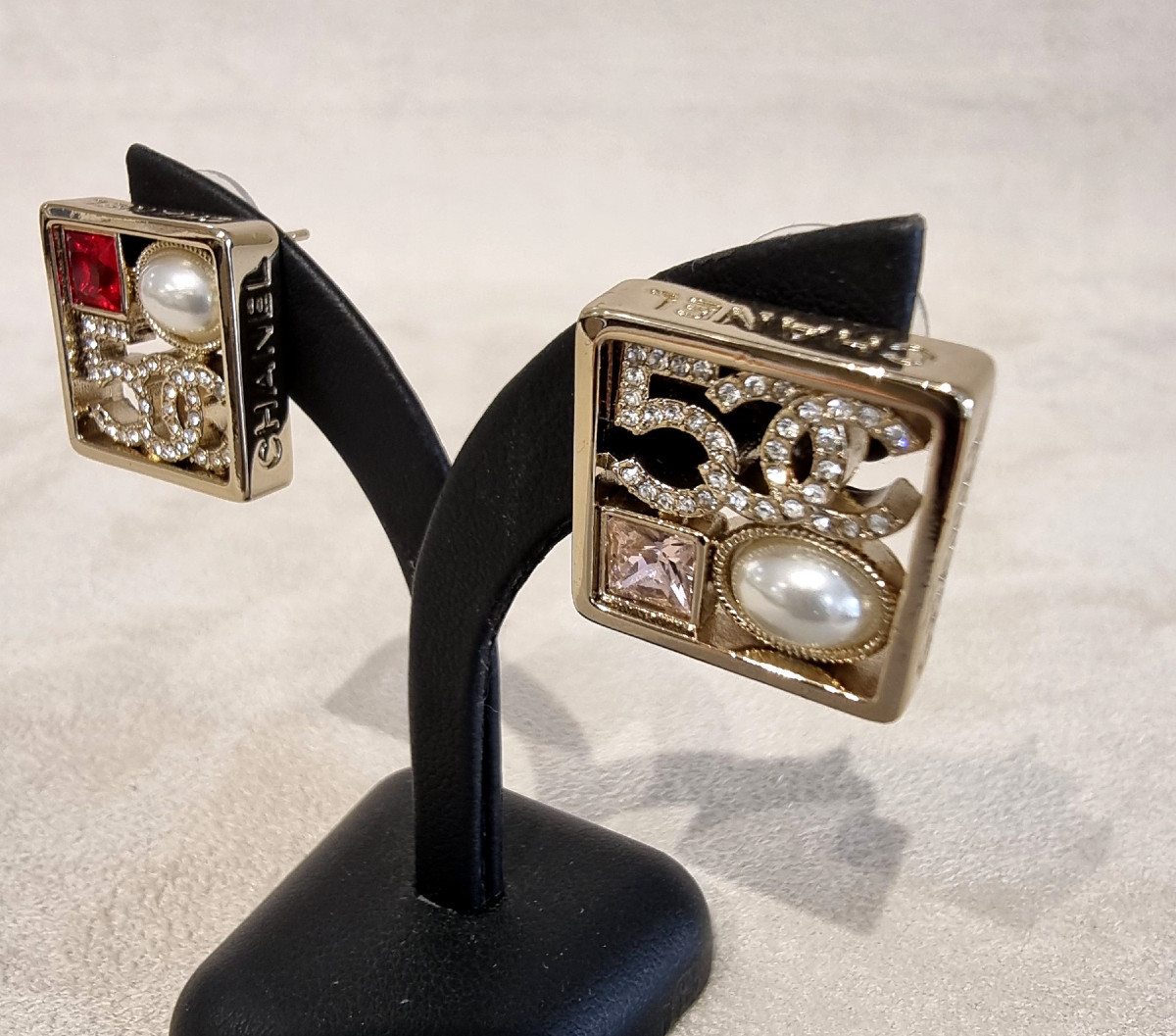 Chanel Pair Of 5 Double Cc Earrings -photo-1