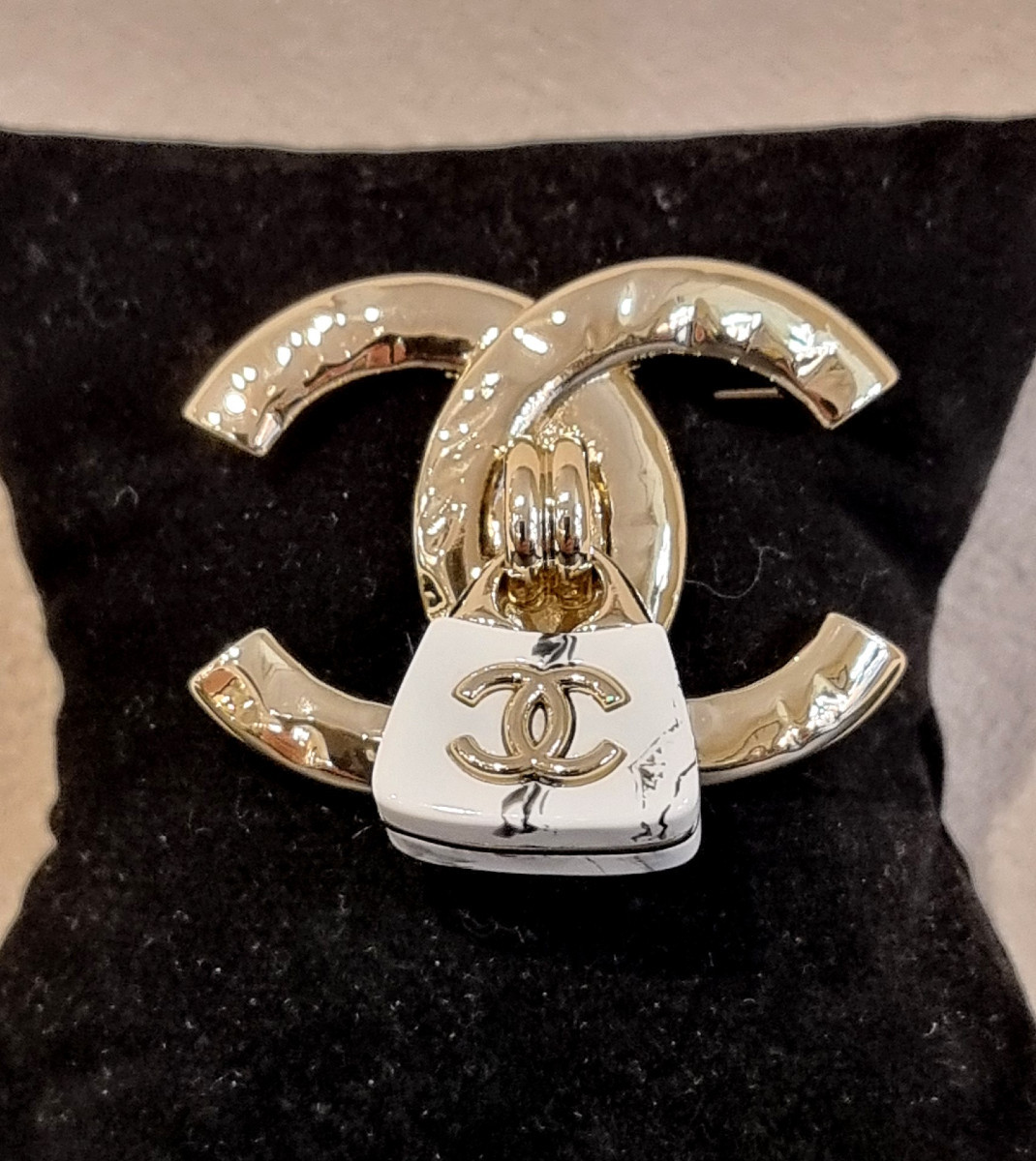 Chanel Gold Metal Brooch And White Marbled Pendant Bag 