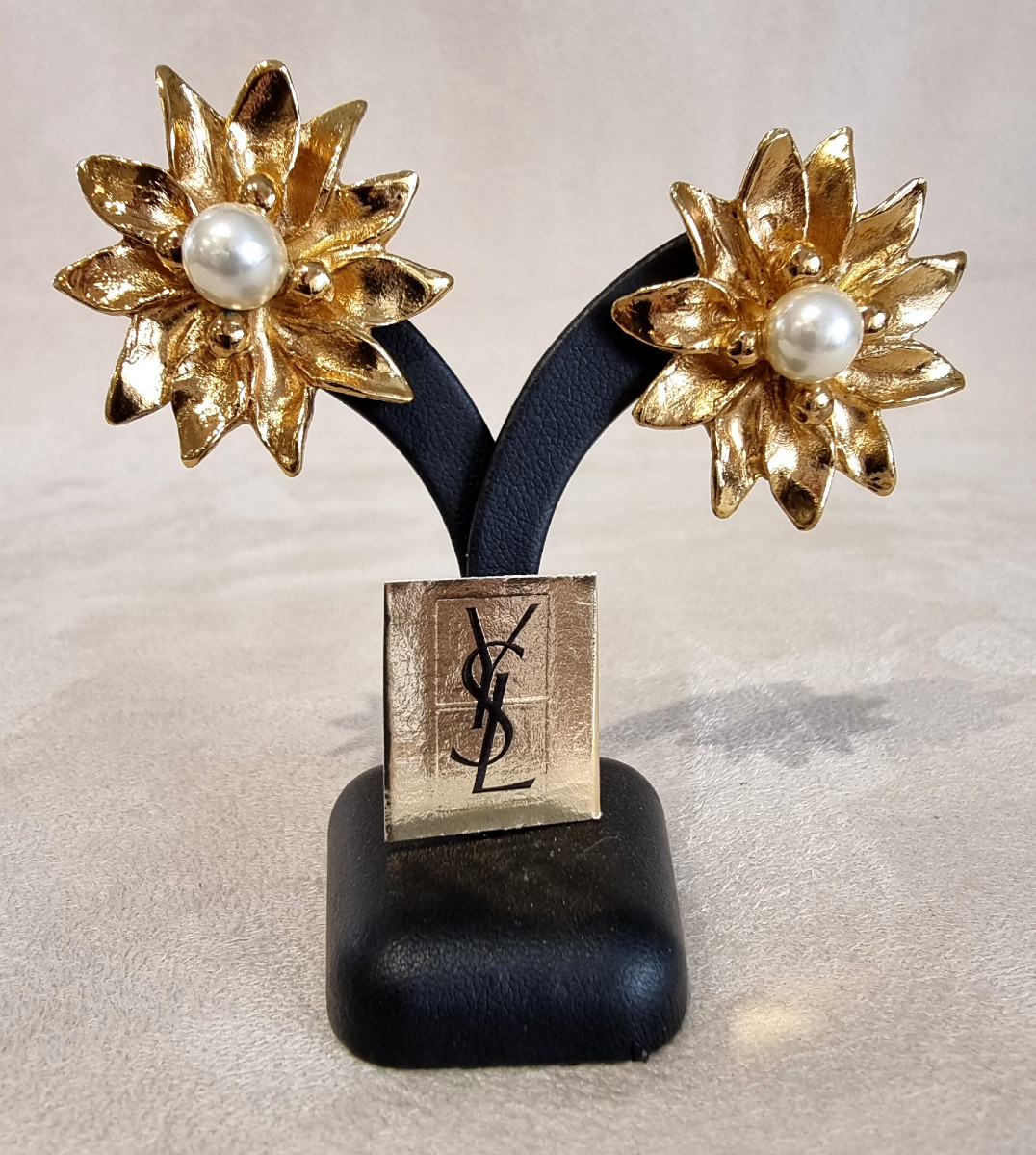 YSL YVES SAINT LAURENT Paire de Clips D'Oreilles