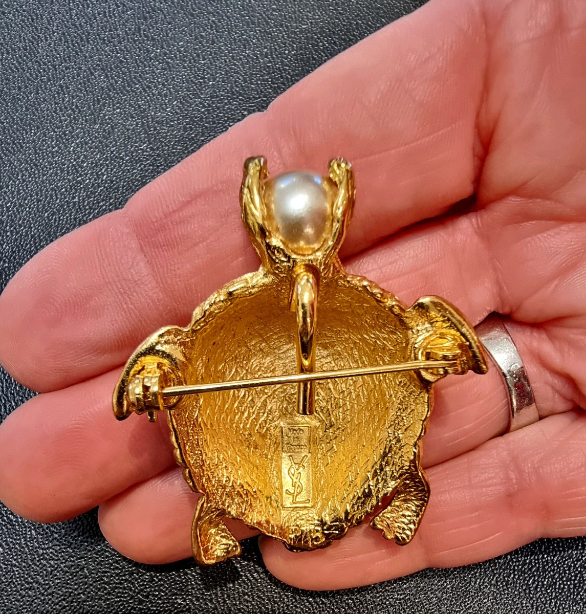 YSL YVES SAINT LAURENT BROCHE PENDENTIF Tortue Vintage 1970-photo-3