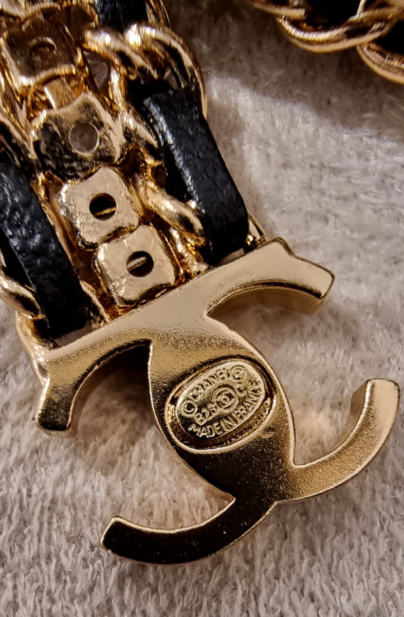 CHANEL BROCHE PIN'S Métiers d'Art en métal doré cristal et cuir-photo-3