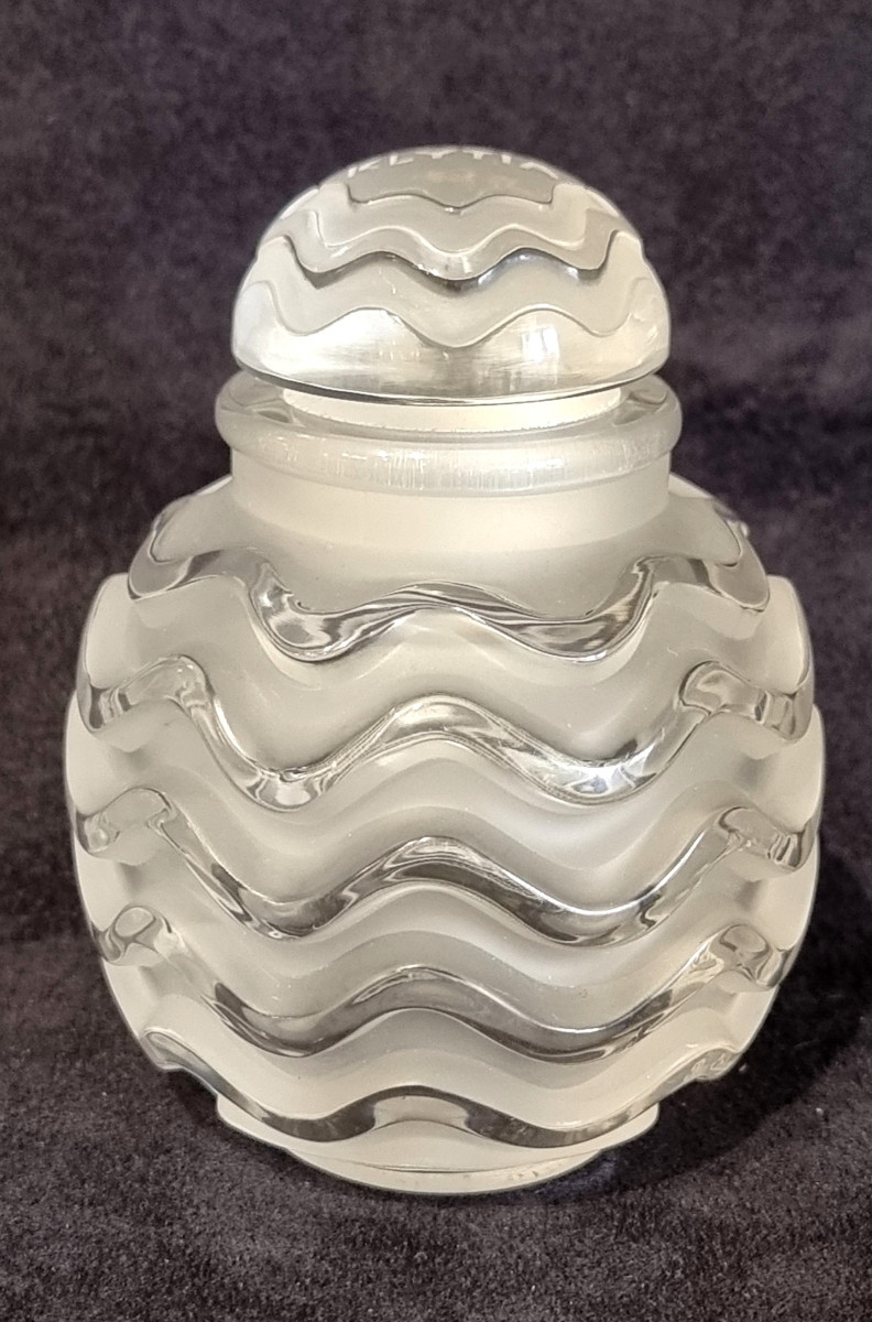René LALIQUE KLYTIA Flacon à Parfum Art Déco 1935 INSTITUT DE BEAUTE PLACE VENDOME PARIS FRANCE