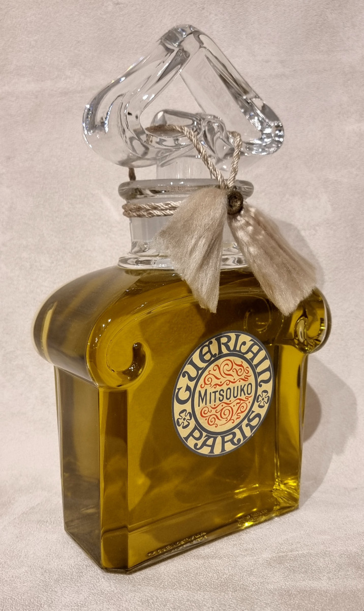 Guerlain Mitsouko Giant Bottle -photo-2