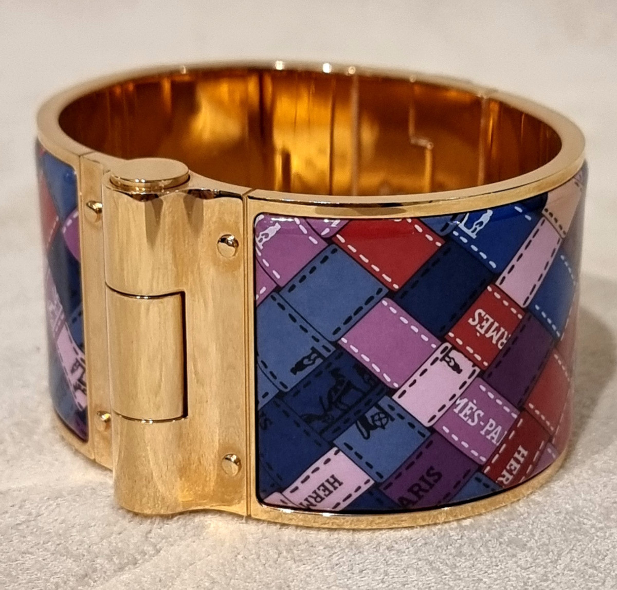 Hermès Bracelet Manchette Charnière plaqué or et émail -photo-3