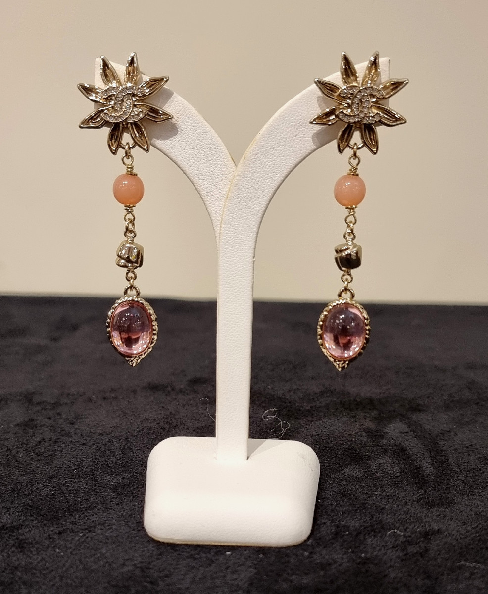 CHANEL Paire de Boucles D'oreilles pendantes