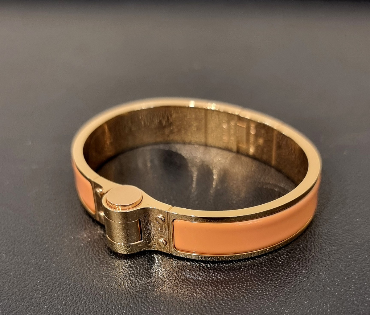 Hermès Hinged Bracelet Papaya Orange Model-photo-3