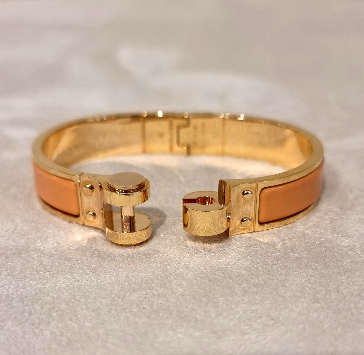 Hermès Hinged Bracelet Papaya Orange Model-photo-1