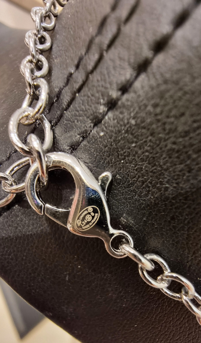 CHANEL COLLIER Camélias Titré CHANEL-photo-3