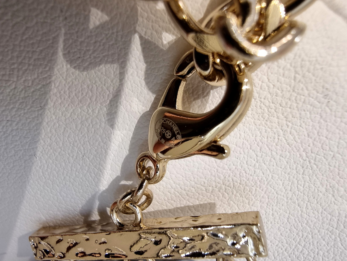 CHANEL Collier Choker 3 rangs perles de verre et cristal bleu -photo-6