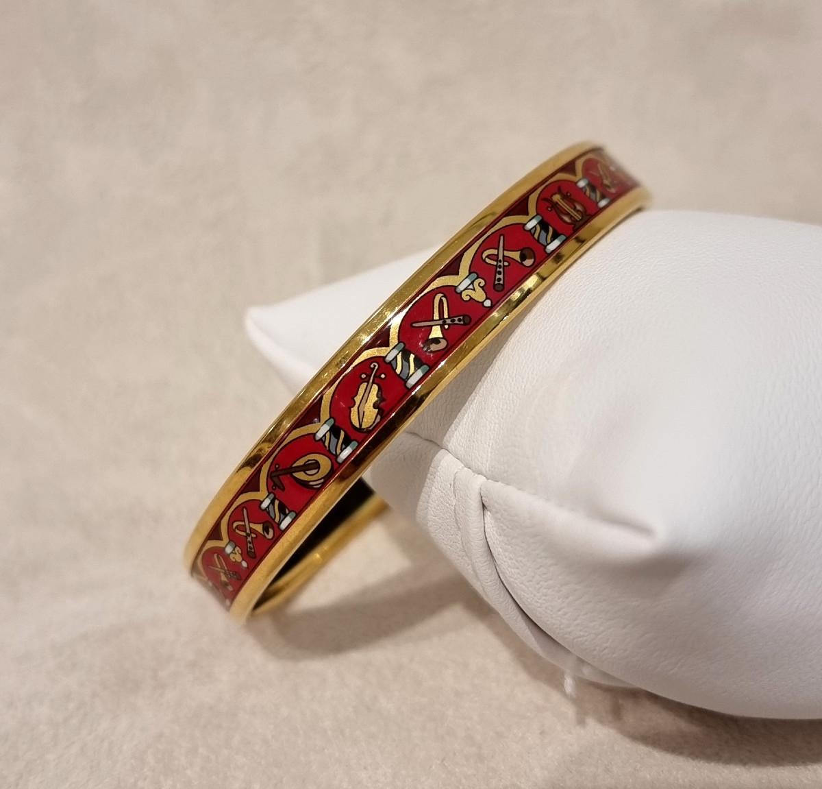 Hermès Bracelet plaqué or et émail Décor intruments de musique-photo-3