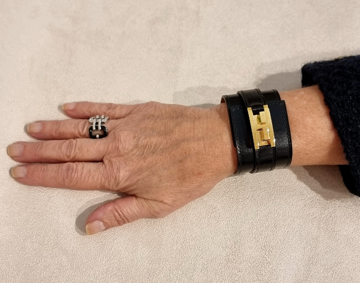 Hermès Bracelet Manchette modèle DRAG plaqué or et cuir noir-photo-1