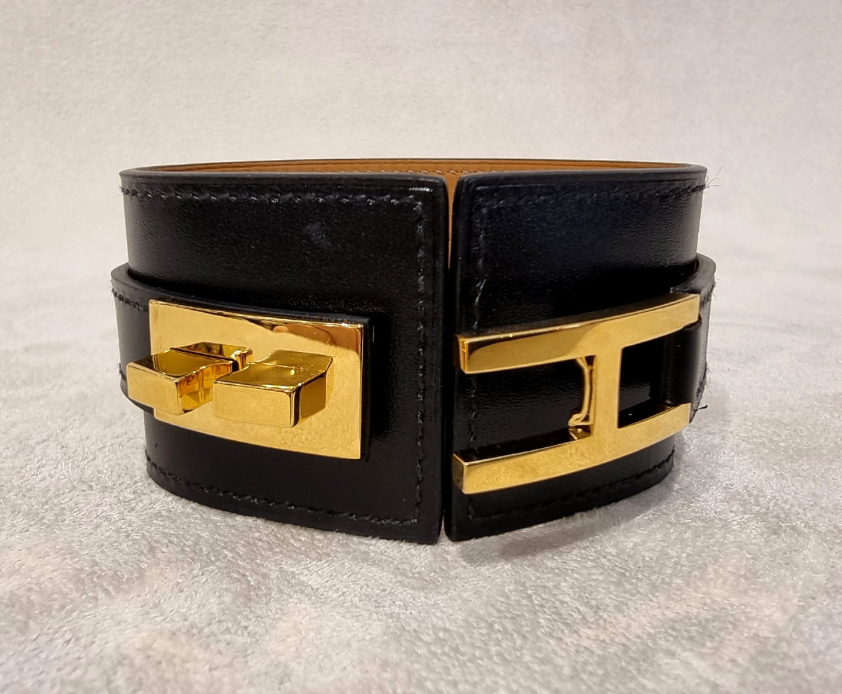 Hermès Bracelet Manchette modèle DRAG plaqué or et cuir noir-photo-2