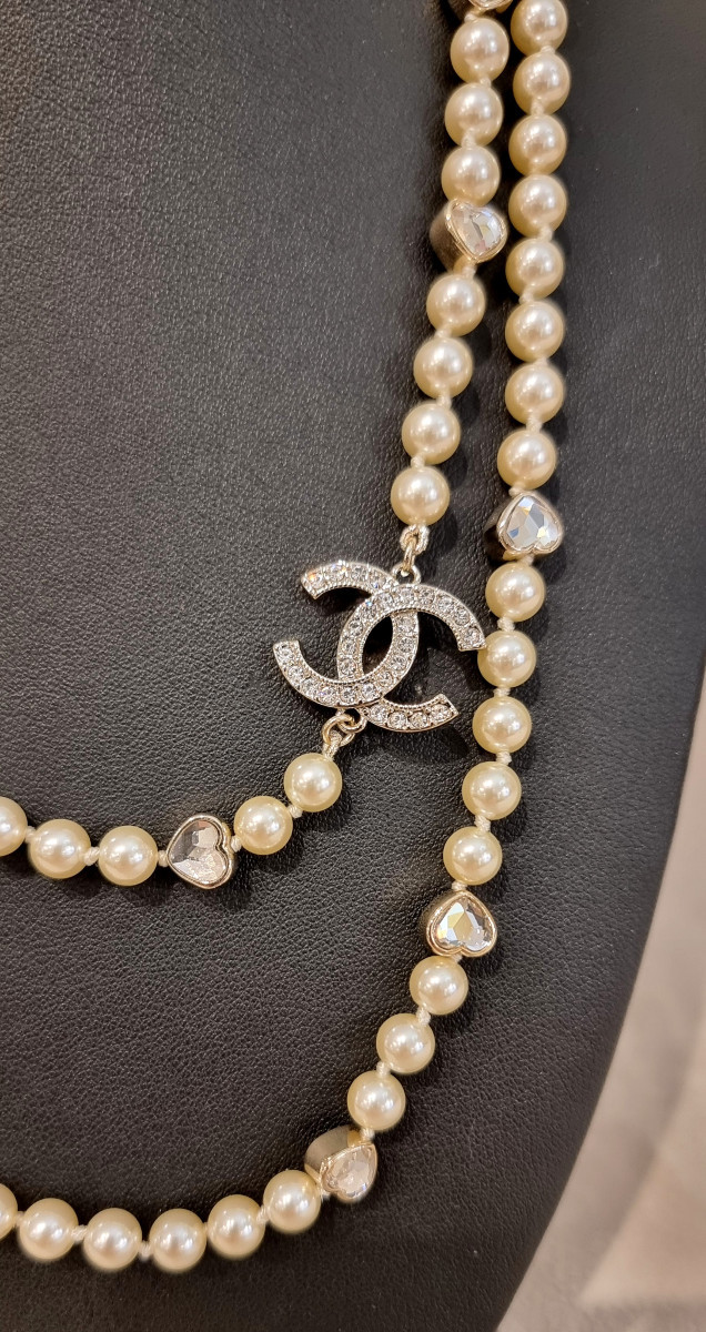 CHANEL COLLIER  SAUTOIR PERLES & Coeur cristal-photo-1