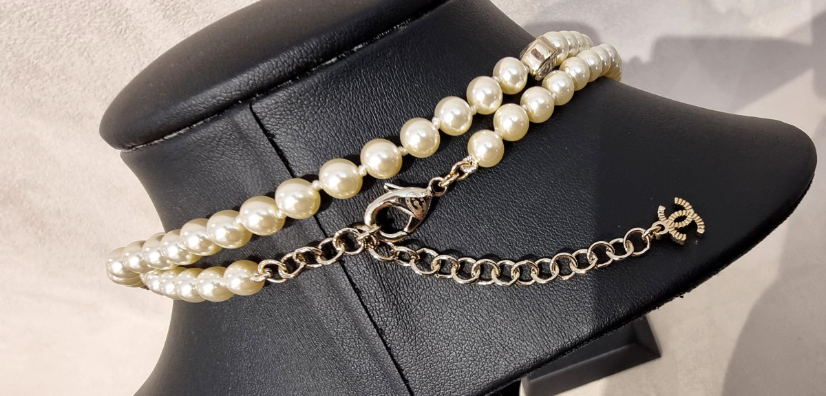 CHANEL COLLIER  SAUTOIR PERLES & Coeur cristal-photo-2