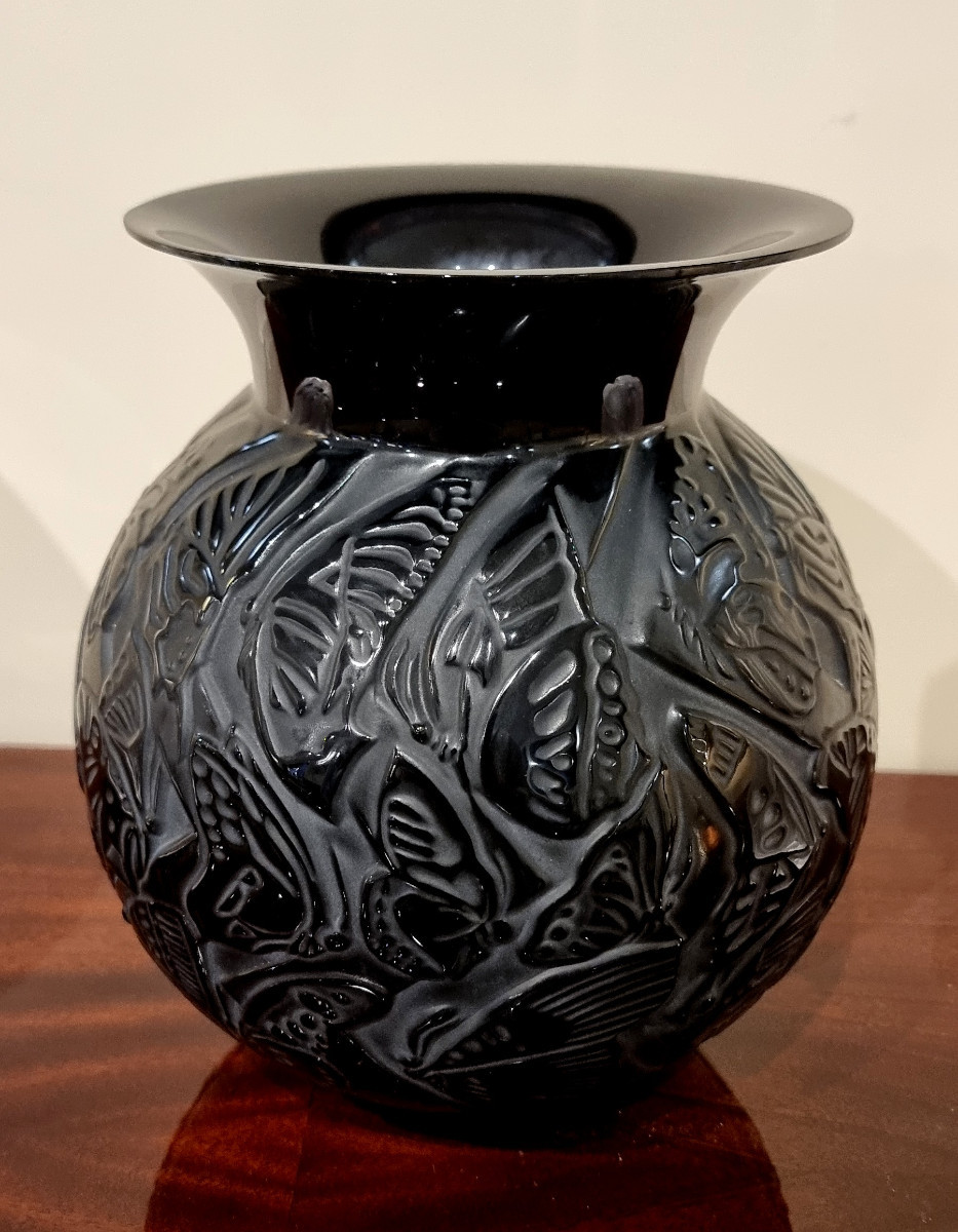 Lalique Vase Nymphale Model In Black Crystal -photo-3