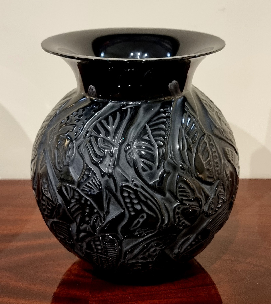 Lalique Vase Nymphale Model In Black Crystal -photo-4