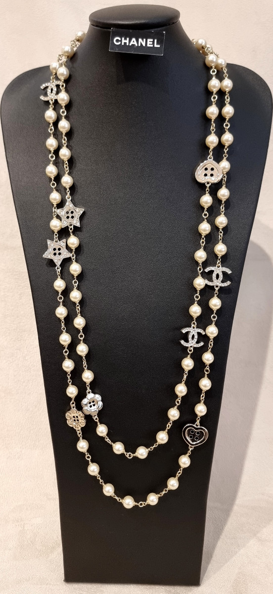 CHANEL LONG COLLIER SAUTOIR Perles Etoiles Double CC