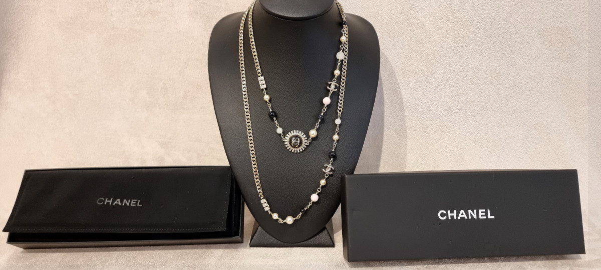 Chanel Collier Sautoir Métal Doré Cristal et Résine -photo-2