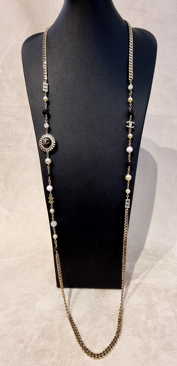 Chanel Collier Sautoir Métal Doré Cristal et Résine -photo-3