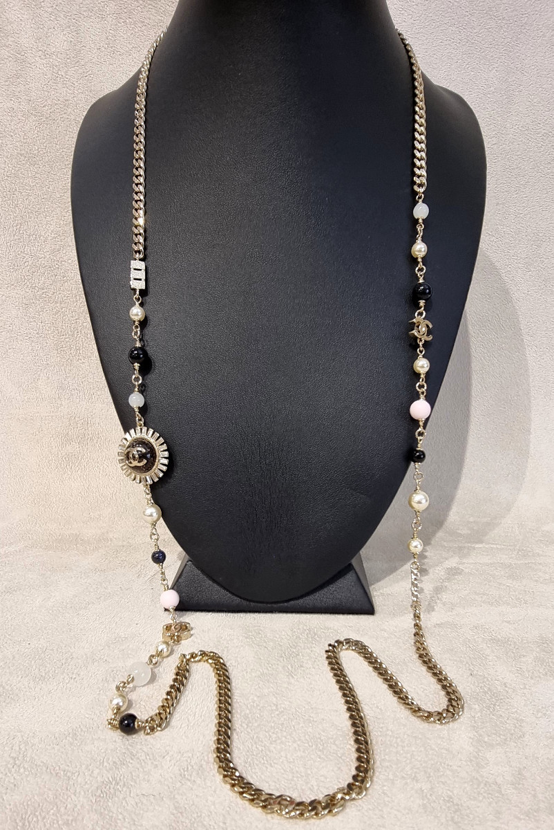 Chanel Collier Sautoir Métal Doré Cristal et Résine -photo-4