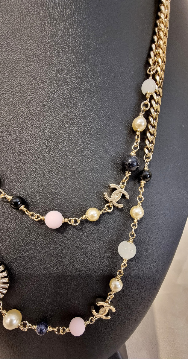 Chanel Collier Sautoir Métal Doré Cristal et Résine -photo-2